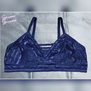 Torrid Size 4 NWOT Navy Blue Lace Plunge Lightly Lined Bralette